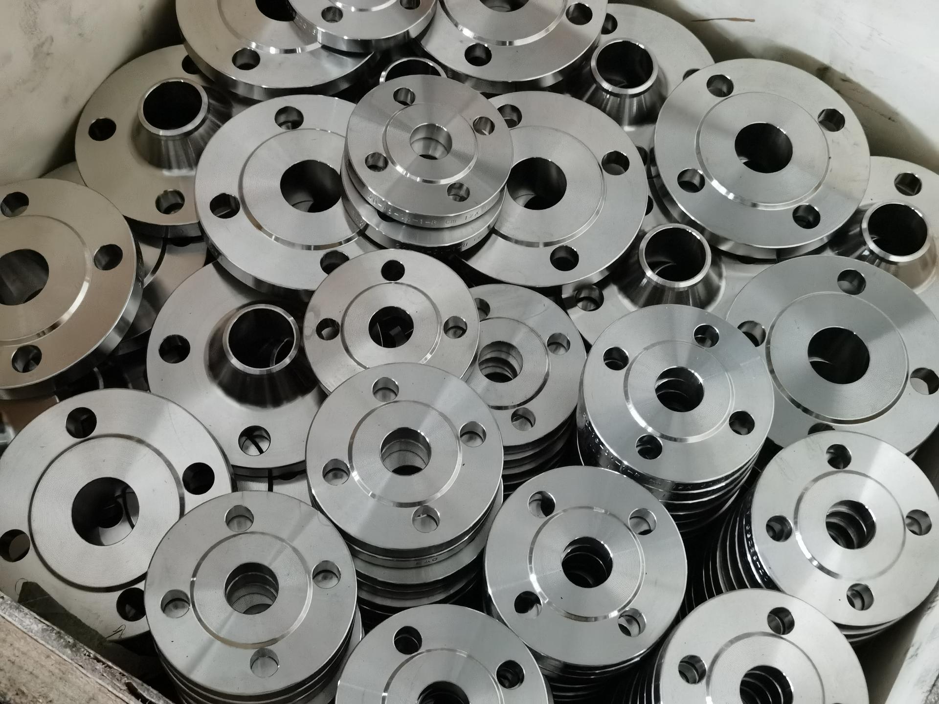 Key Differences: Stainless vs Carbon Steel Flanges